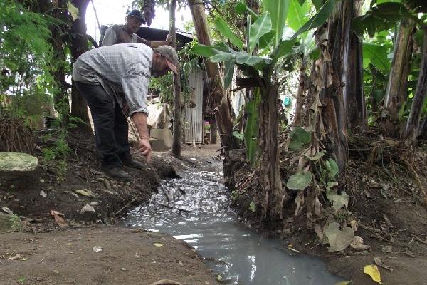 Agua es desechada en    pozos ciegos.
