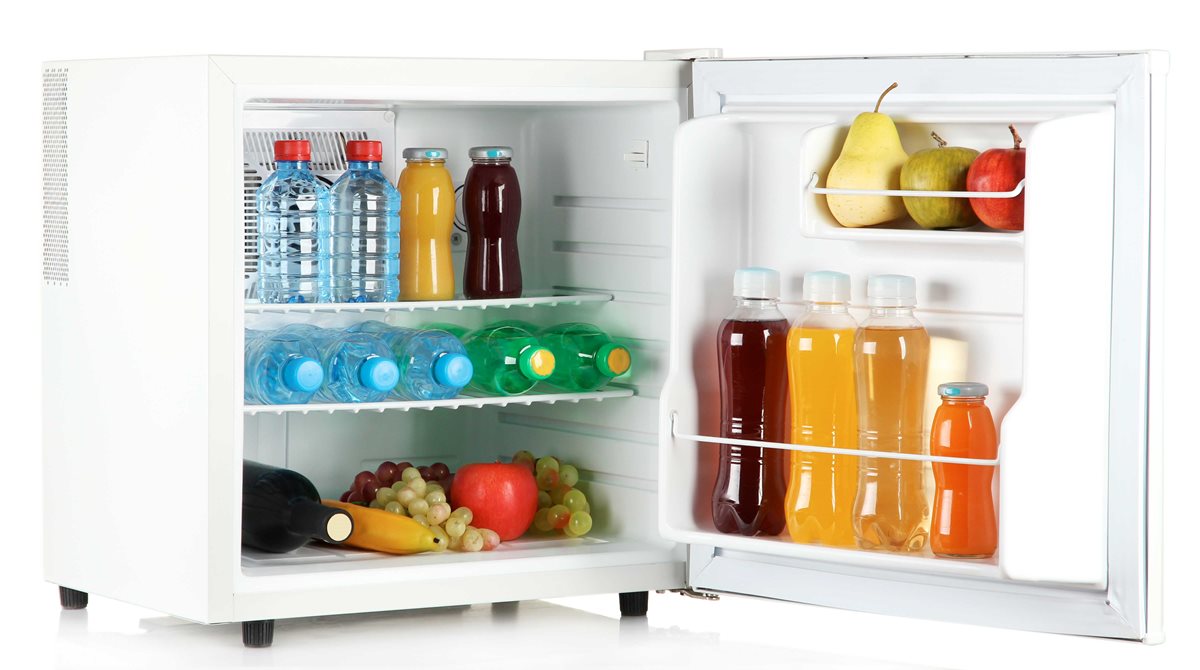 El tamaño pequeño del refrigerador obliga a salir a comprar más frecuentemente alimentos frescos, según el consultor. (Foto, Prensa Libre: shutterstock).