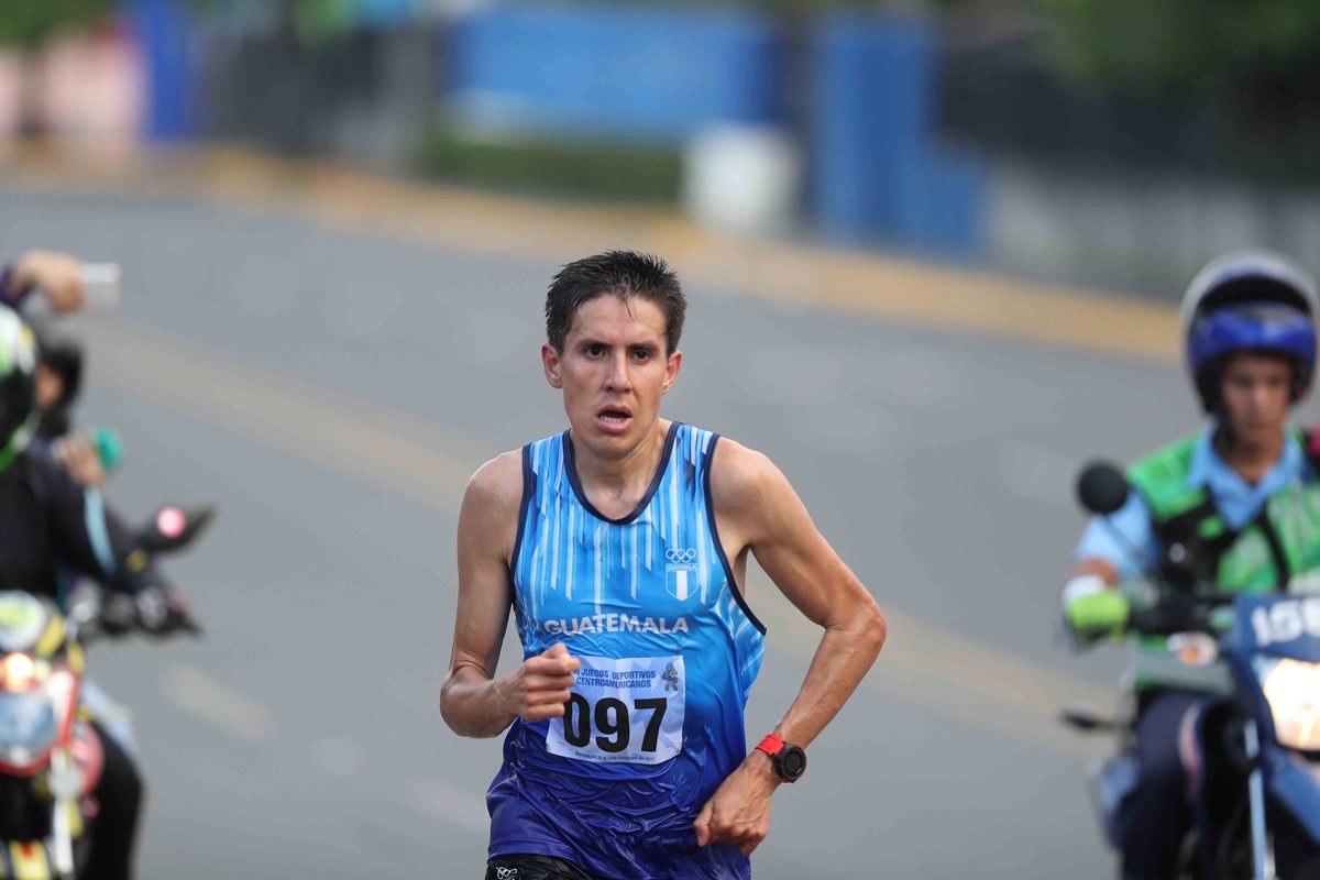 El fondista nacional terminó en el puesto 30 en El Medio Maratón de Nueva York. Rivero necesita un tiempo de 2.16.00 para clasificar a Lima 2019. Lo buscará en abril próximo. (Foto Prensa Libre: Hemeroteca PL)