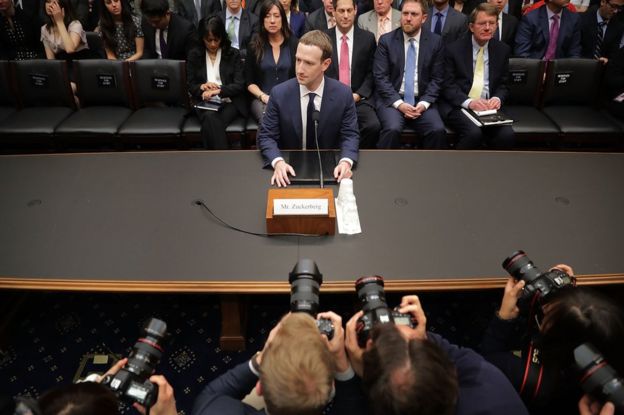 Esta semana Zuckerberg se tuvo que enfrentar a las preguntas de los senadores estadounidenses. GETTY IMAGES