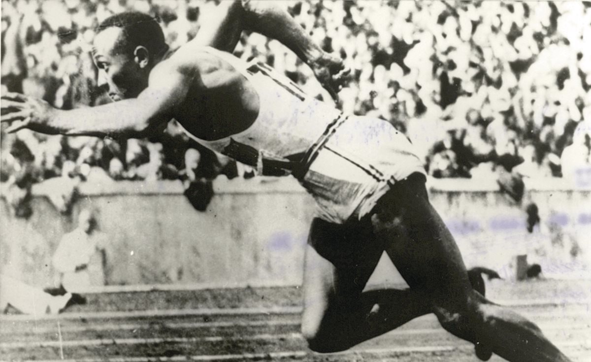 Jesse Owens durante los Juegos Olímpicos de Berlín 1936. (Foto: Hemeroteca PL)