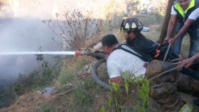 Los cuerpos de socorro sofocaron más de 50 incendios forestales el fin de semana. (Foto Prensa Libre: Bomberos Voluntarios)