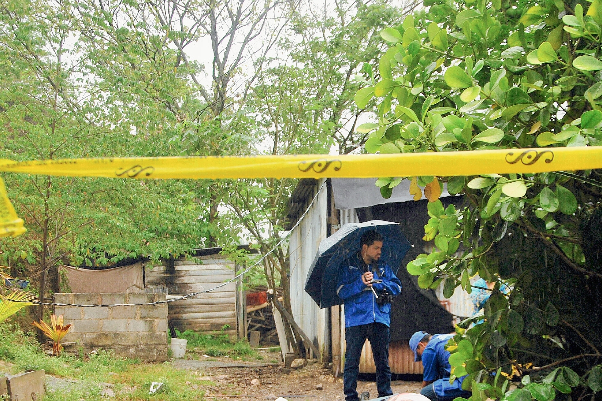 Salomón Mejía  López murió baleado cuando salía de su casa, en el barrio Las Flores, San Benito Petén. (Foto Prensa Libre: Rigoberto Escobar)