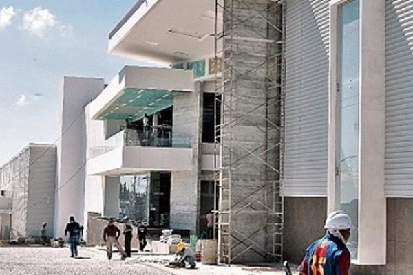 El lugar tiene un área construida de 24 mil metros cuadrados y parqueo para 500 vehículos.