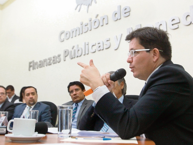 Durante el segundo día de audiencias para discutir las reformas a la SAT, el Ministerio de Finanzas presentó nuevas modificaciones.  (Foto Prensa Libre: álvaro interiano)