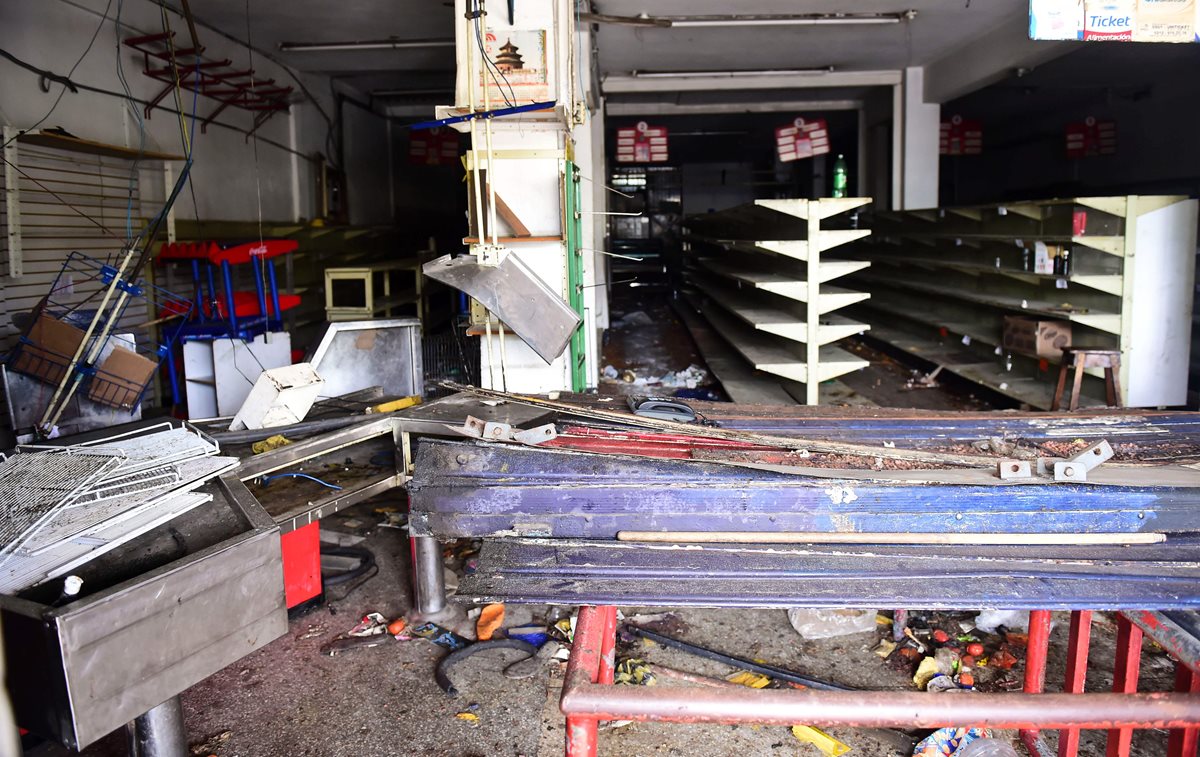 Varios comercios fueron saqueados en Venezuela. (Foto Prensa Libre: AFP)