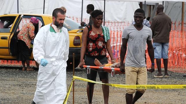 Un nuevo brote de ébola acecha en Sierra Leona. (Foto Prensa Libre: AFP)