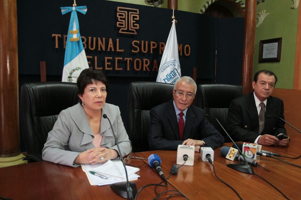 Magistrados del TSE explican el nuevo proceso de inscripción de candidatos. (Foto Prensa Libre: Paulo Raquec)