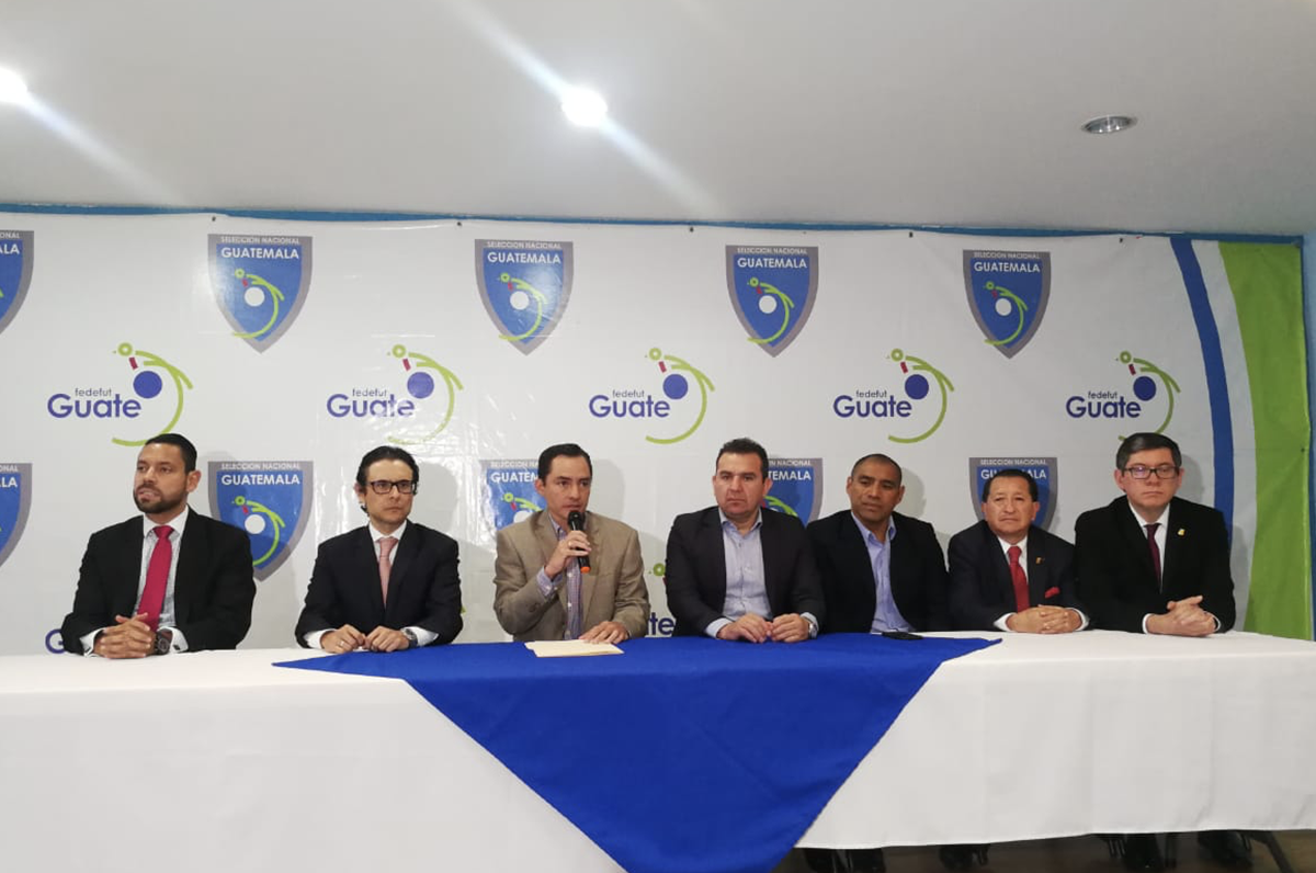 La Fedefut y Sifupgua firmaron un convenio para trabajar sobre el Reglamento del Estatuto del Jugador de Guatemala (Foto Prensa Libre: Francisco Sánchez)
