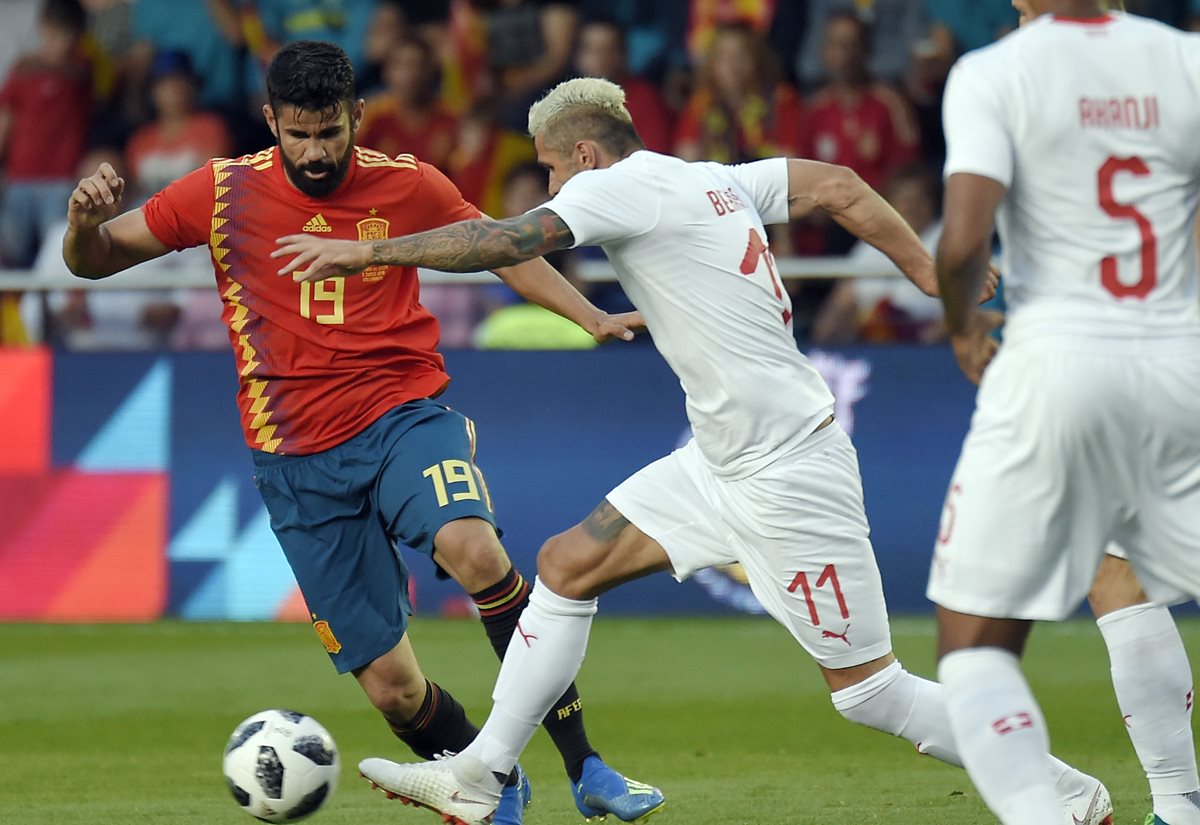 La selección de España se despidió de su afición antes del mundial de Rusia con el amistoso frente a Suiza. (Foto Prensa Libre: AFP)