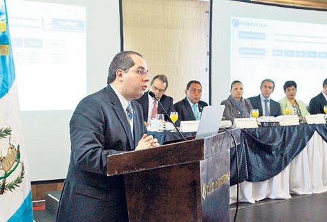 Empresarios y funcionarios participan en el lanzamiento de la propuesta e instan a que más personas  se unan en forma voluntaria para formular políticas contra los criminales.