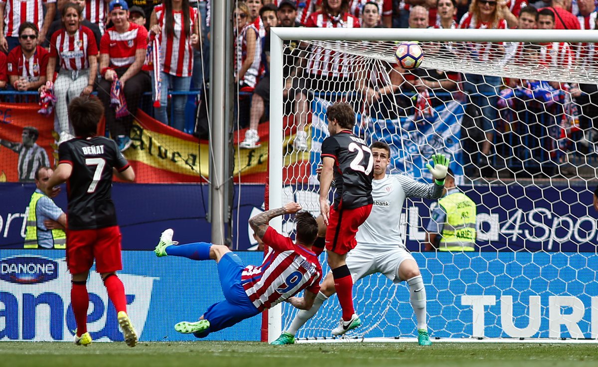El Atlético de Madrid disputó su último partido en el mítico estadio Vicente Calderón. (Foto Prensa Libre: AFP).