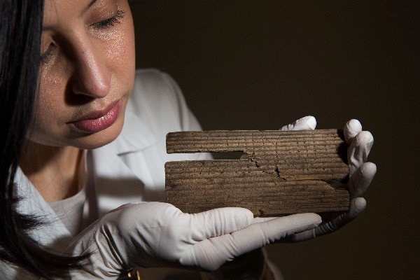 Las tablillas de madera contienen manuscritos encontrados en Londres. (AFP).