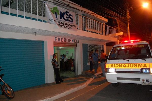 Los heridos fueron trasladados al seguro social. (Foto Prensa Libre: Alex Coyoy)<br _mce_bogus="1"/>