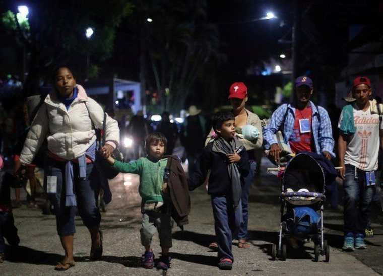 Los migrantes que conforman la caravana son miles que escapan de la inseguridad y la pobreza de países centroamericanos. REUTERS