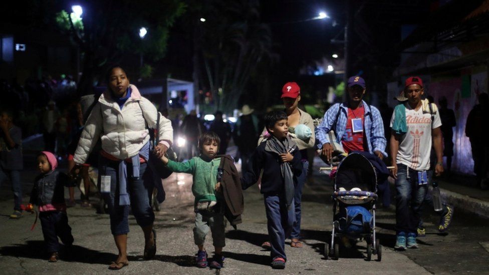 Los migrantes que conforman la caravana son miles que escapan de la inseguridad y la pobreza de países centroamericanos. REUTERS