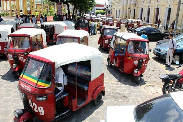 Mototaxistas lograron que la comuna les autorice conducir con licencia tipo B. (Foto Prensa Libre: Rolando Miranda)