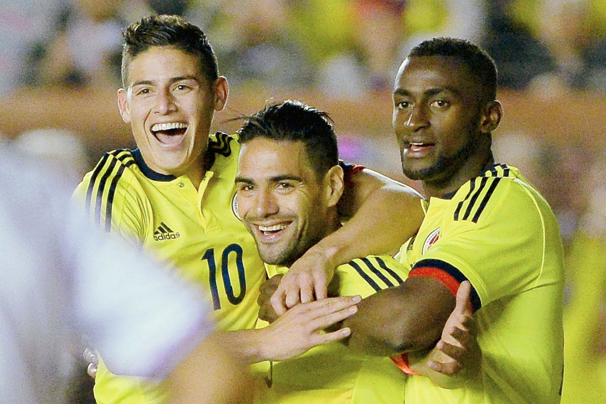 Radamel Falcao (Centro), fue la figura de Colombia. (Foto Prensa Libre: AFP).