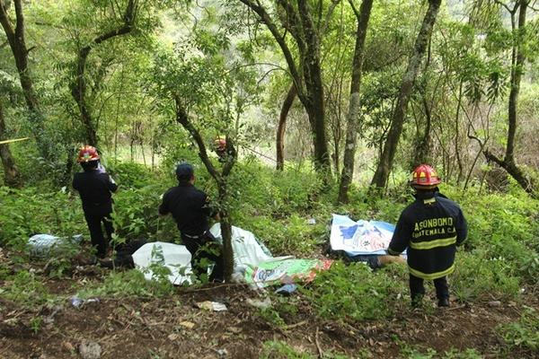 Lugar donde  fueron encontrados los cadáveres de cinco hombres, en la aldea San Mateo Milpas Altas, el 21 de noviembre. (Foto Prensa Libre: Miguel López)