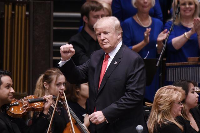 Donald Trump pospuso para enero entrante el permitir transexuales en el ejército. (Foto Prensa Libre: EFE)