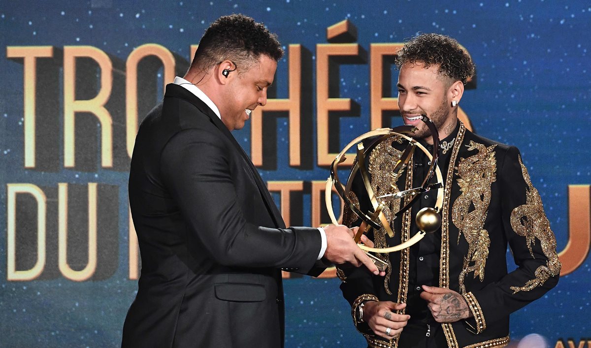 Neymar fue premiado como el Mejor Jugador de la Liga francesa. (Foto Prensa Libre: AFP)