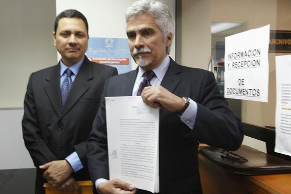 Representantes de la Fundación contra el terrorismo presentó una querella contra Rigoberta Menchú. Foto Prensa Libre: R. Méndez) <br _mce_bogus="1"/>