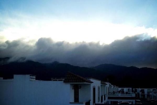Mañana nublada en Boca del Monte. (Foto cortesía de usuario de Twitter @ChojolanOmar)