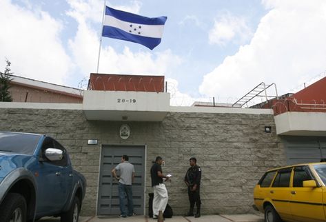 Embajada de Honduras, lugar donde permanece el ex candidato presidencial Alejandro Giammattei. (Foto Prensa Libre: Óscar Estrada)