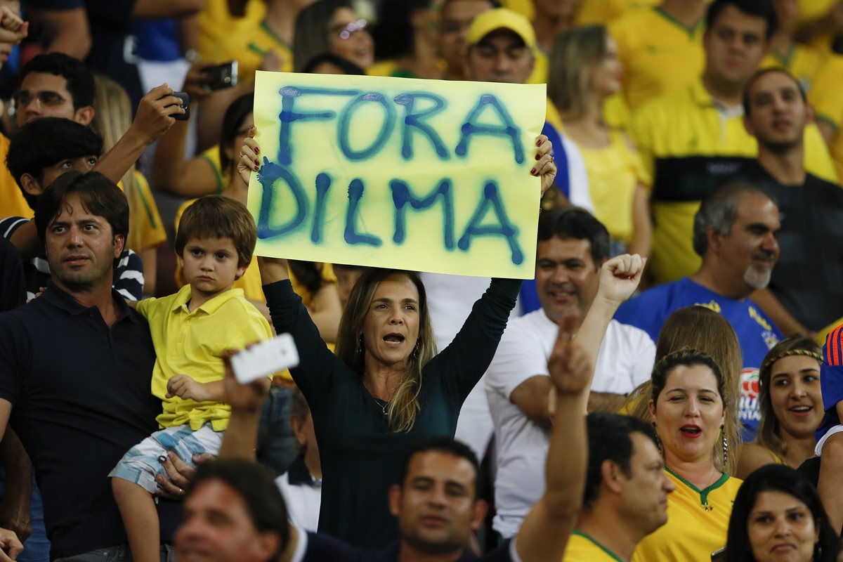 El Gobierno de Dilma Rousseff afronta una de sus peores crisis. (Foto Prensa Libre: AP).