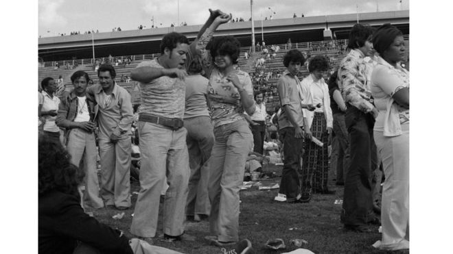 Una foto de 1974 de la exposición "Ritmo & Poder: Salsa en Nueva York". JOSÉ "YOGUI" ROSARIO Y PABLO E. YGLESIAS