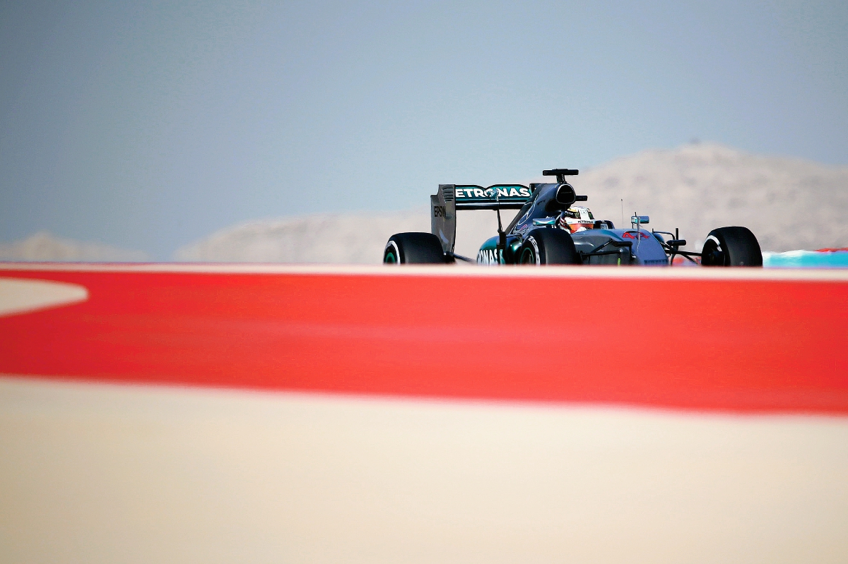Hamilton durante lás última pruebas de este sábado. (Foto Prensa Libre: AFP)