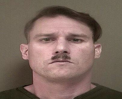Arrestan en New Jersey a un hombre con bigote de Hitler y con un un arsenal