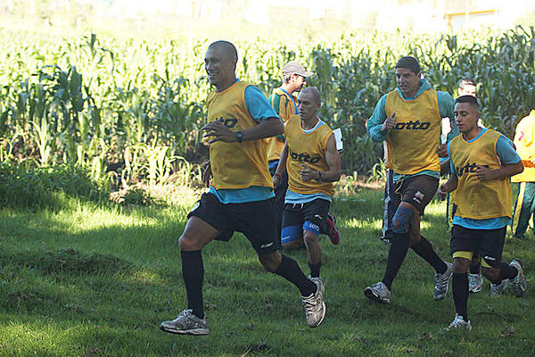 A falta de preparador físico, Francisco Melgar estará a cargo de la pretemporada. (Foto Prensa Libre: Aroldo Marroquín)