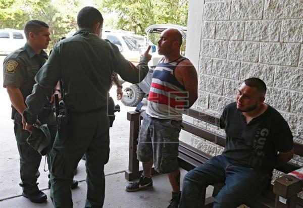 Durante junio se produjeron 34 mil114 detenciones en la frontera sur del EE. UU., lo que supone un dato menor al de mayo, cuando fueron arrestadas 40 mil 338 personas, según datos de DHS. (Foto Prensa Libre:EFE)