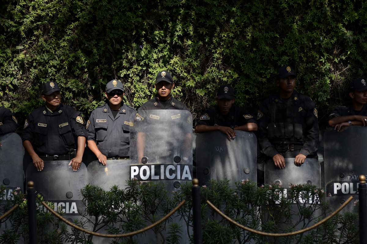Imagen referencial. Los accidentes en rutas internas de Perú se han vuelto una constante por la falta de control policial en las vías.(Foto Prensa Libre: EFE).