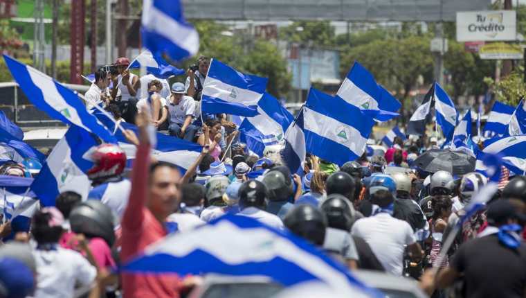 Caravana de vehículos en Managua exige justicia y salida de Daniel Ortega. (Foto Prensa Libre:EFE)