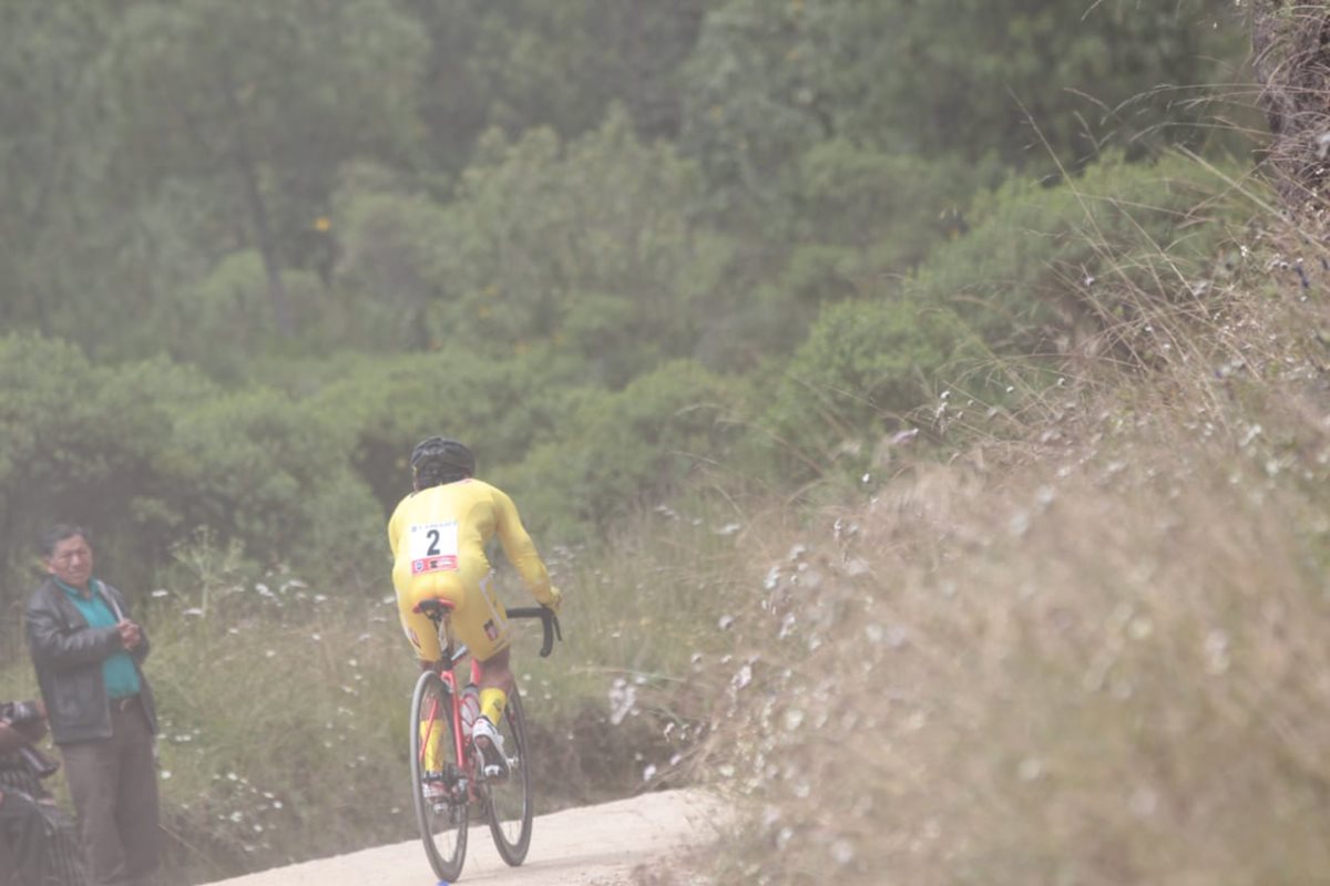 El líder mostró su nivel para la montaña. (Foto Prensa Libre: Norvin Mendoza).