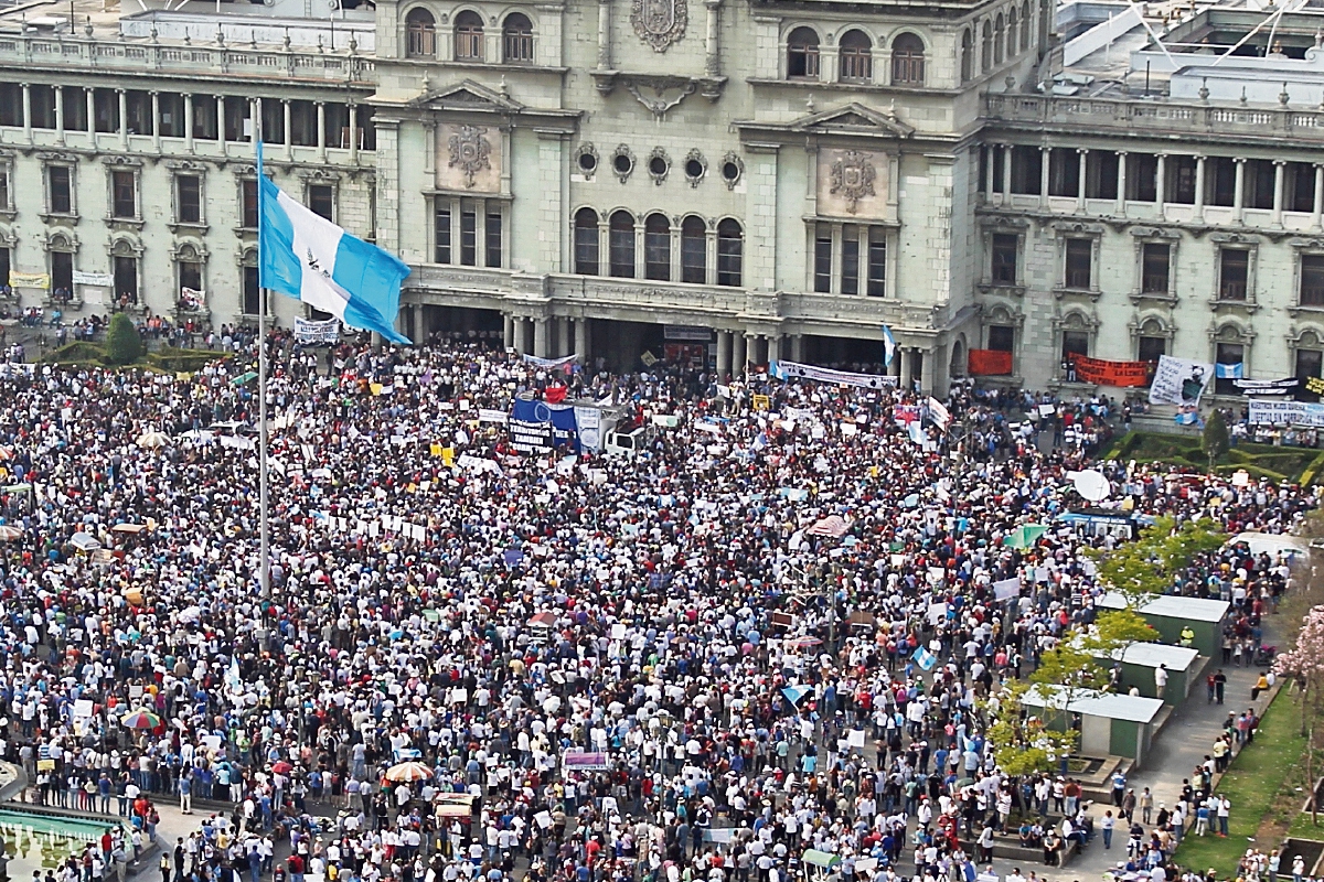 Durante 14 sábados consecutivos, ciudadanos en la capital, provincia y en el extranjero han hecho manifestaciones pacíficas para rechazar los actos de corrupción, pedir la renuncia de funcionarios y exigir reformas a la Ley Electoral.