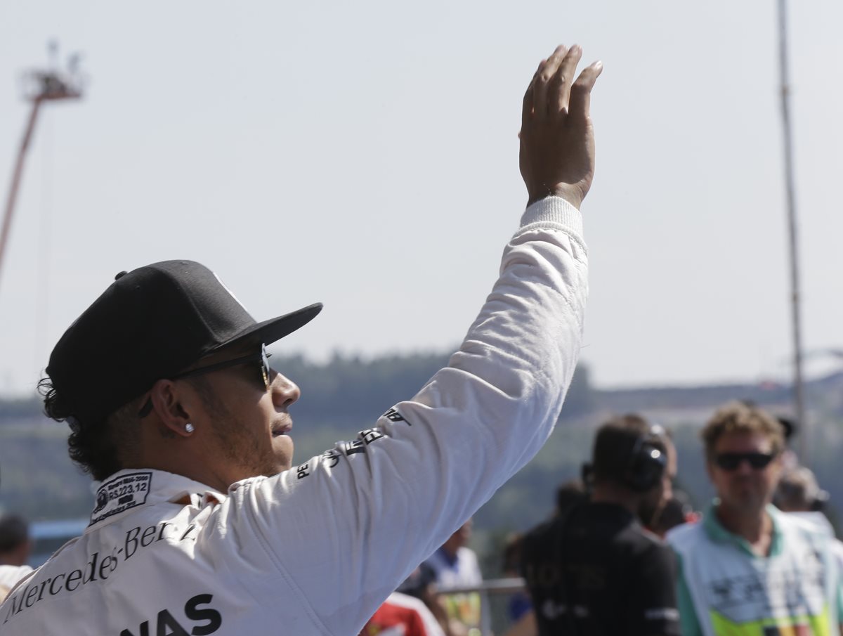 Lewis Hamilton sumó una nueva pole y va en busca del triunfo en Bélgica. (Foto Prensa Libre: AP)