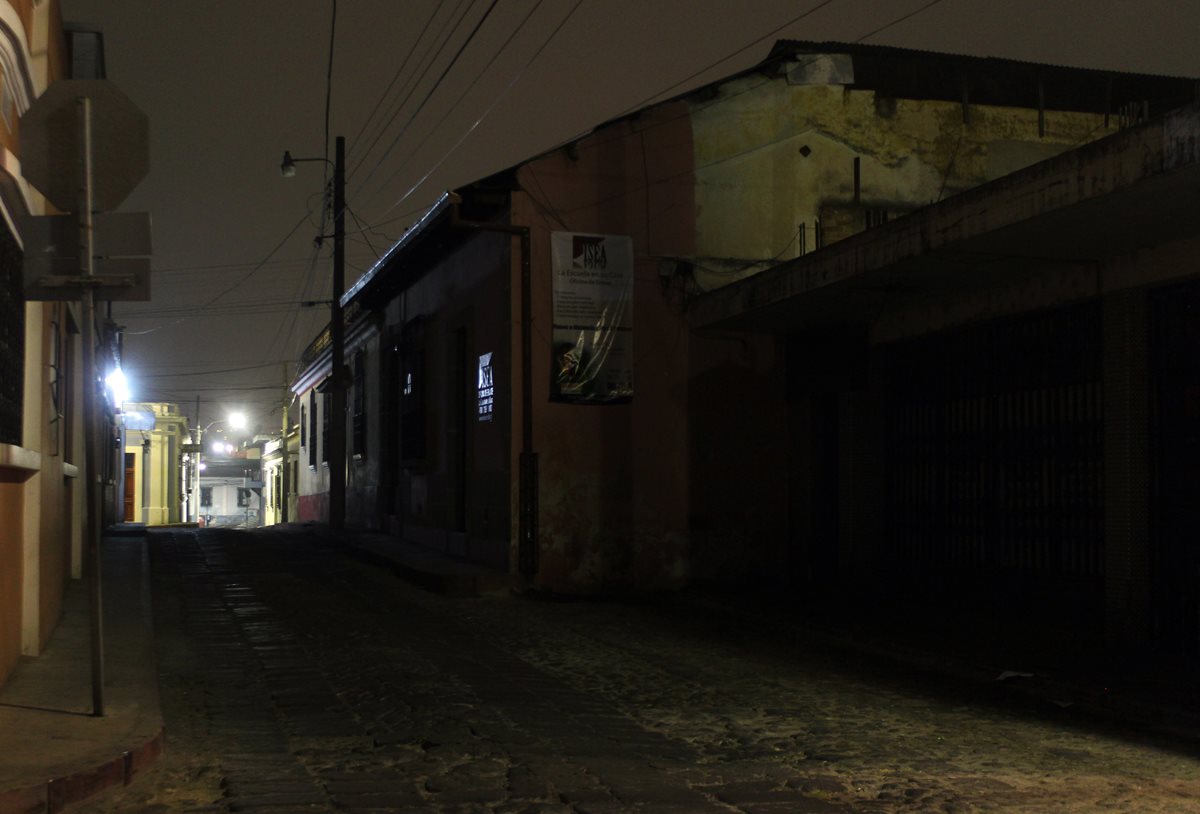 Una de las calles que ha sido aprovechada por delincuentes para sorprender a vecinos de Xela. (Foto Prensa Libre: Carlos Ventura)