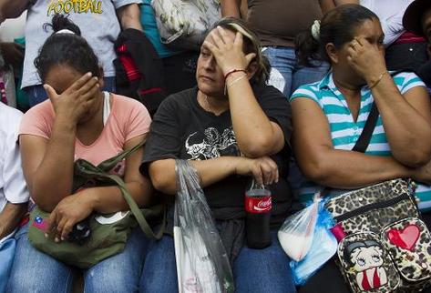 Trasladan a niños que vivían en Casa-Hogar La Gran Familia (Foto Prensa Libre: EFE).