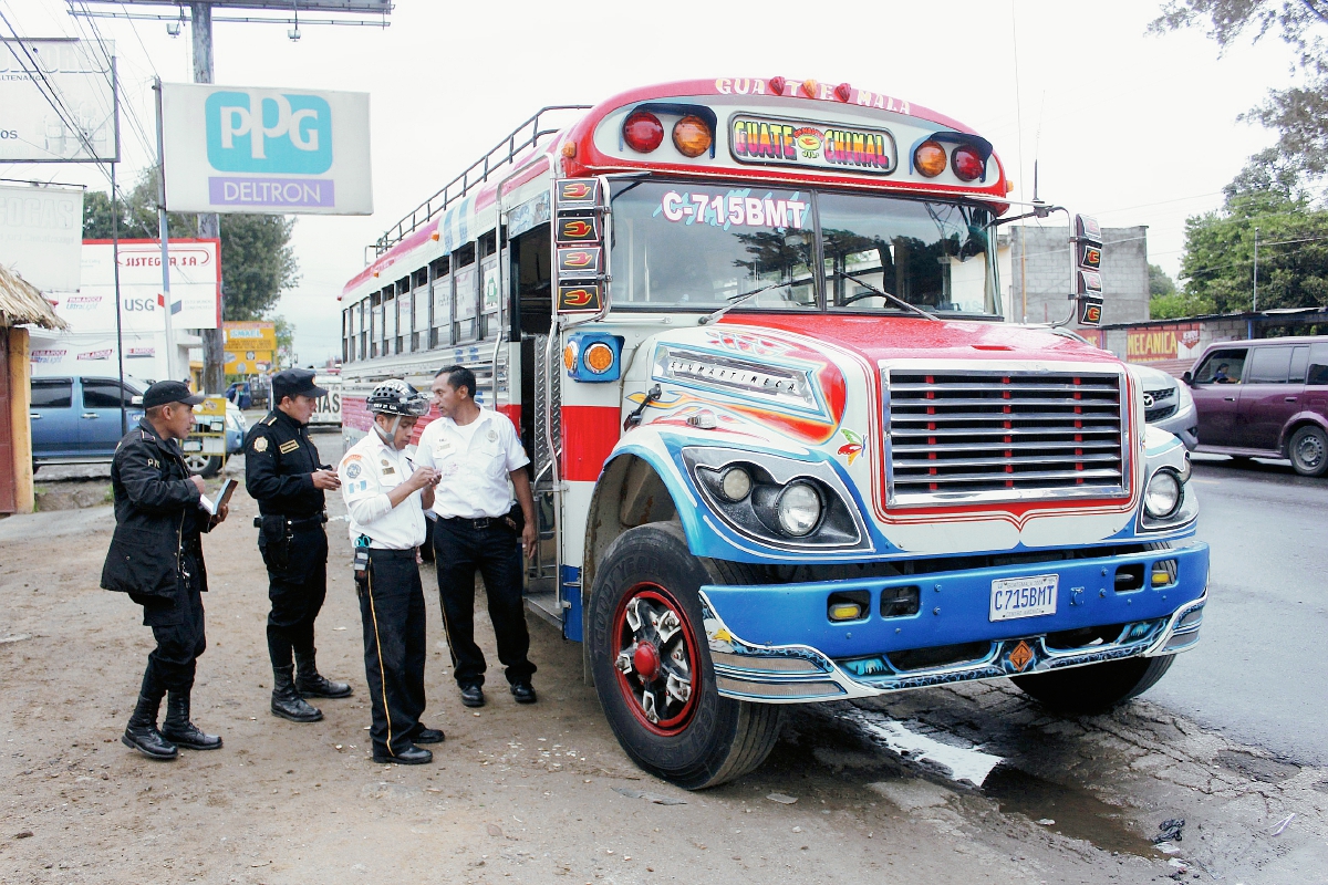 Ataque se perpetró en el km 52.5 de la ruta Interamericana. (Foto Prensa Libre: Víctor Chamalé)