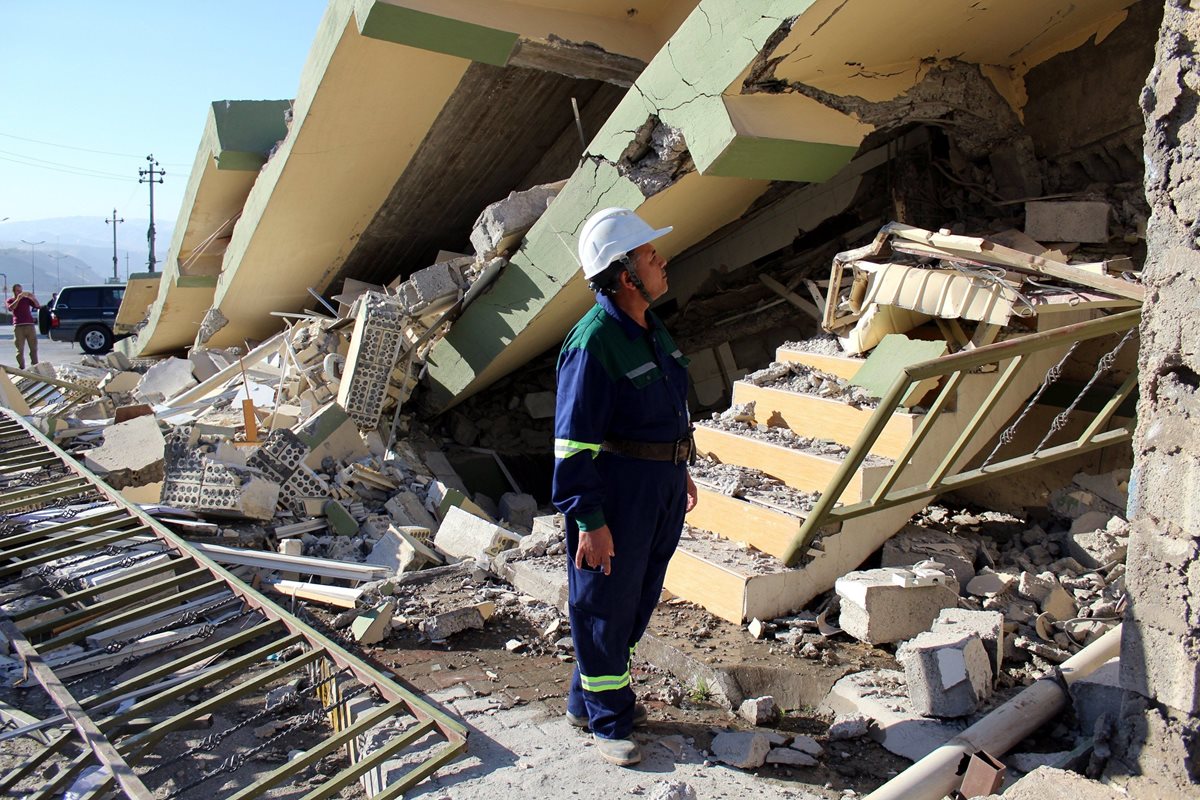Destrucción y muerte causa sismo en frontera entre Irak e Irán. (Foto Prensa Libre: EFE)