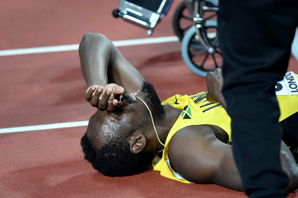 Usain Bolt ansiaba terminar su carrera con un nuevo triunfo pero la lesión se atravesó en su camino. (Foto Prensa Libre: AFP)