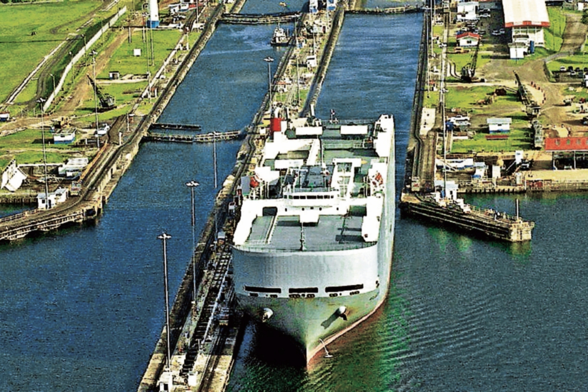 Autoridades de Panamá cumplen 16 años de administrar el Canal, construido por Estados Unidos. (Foto Prensa Libre: AFP)