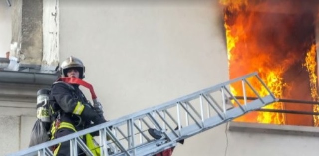 Incendio en París deja cinco muertos. (Foto Prensa Libre: Internet)