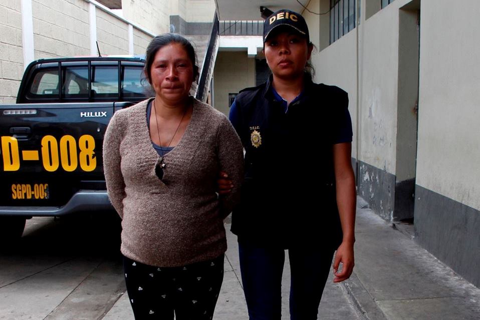 Romelia de Jesús Sánchez Ucelo es sindicada de haber abortado y abandonar el feto en una fosa, en Jalapa. (Foto Prensa Libre: PNC)