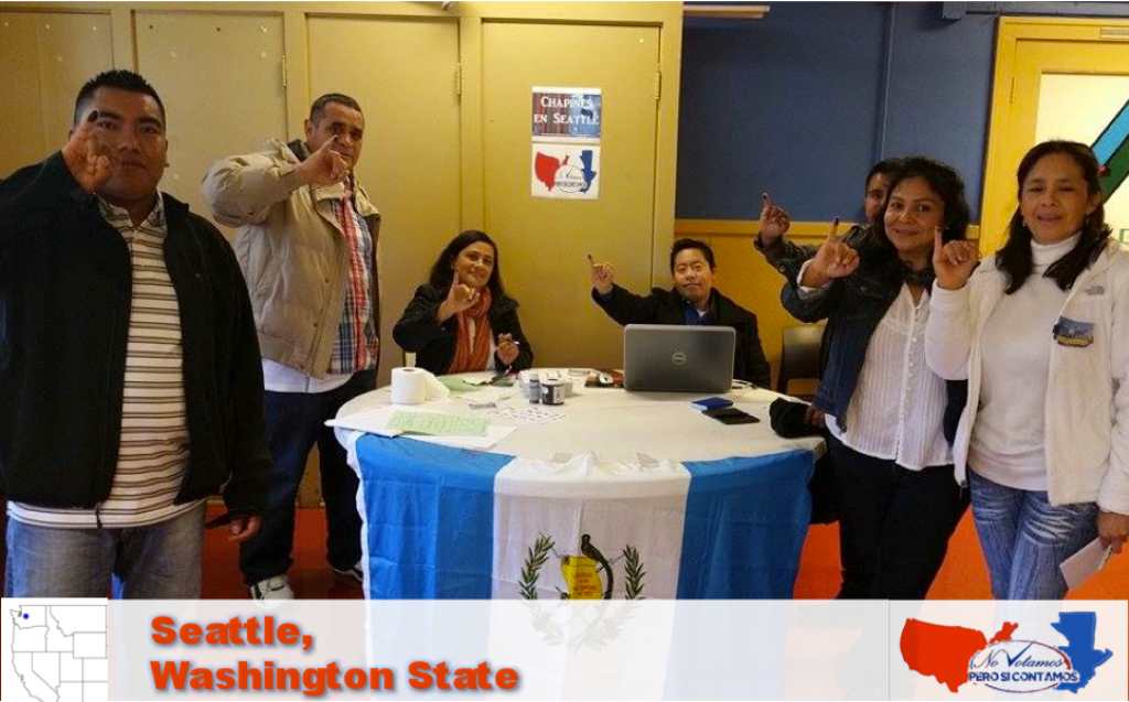Migrantes guatemaltecos participan en la primera elección simbólica, que fue organizada por el movimiento cívico “No votamos pero si contamos”. (Foto Prensa Libre:)