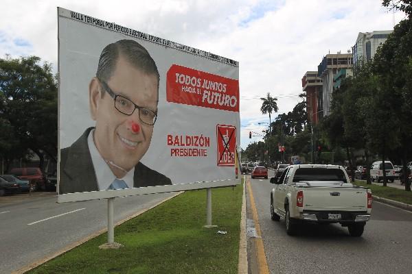 Daños en vallas del partido Líder.