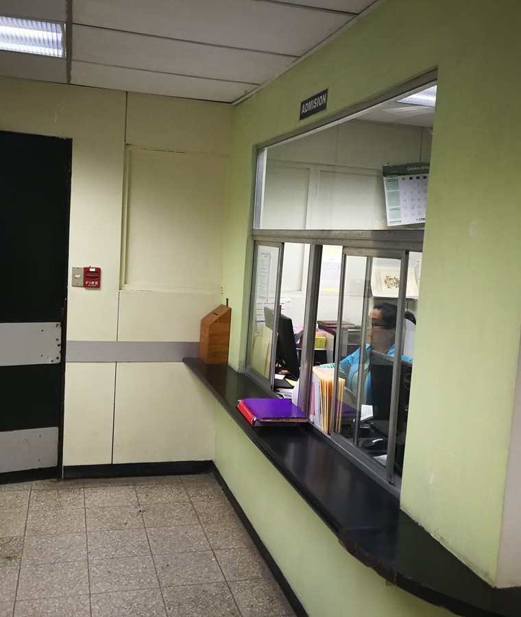 Área de admisión donde son ingresados los datos de los pacientes que son ingresados al IGSS 7-19. (Foto Prensa Libre: Oscar García).